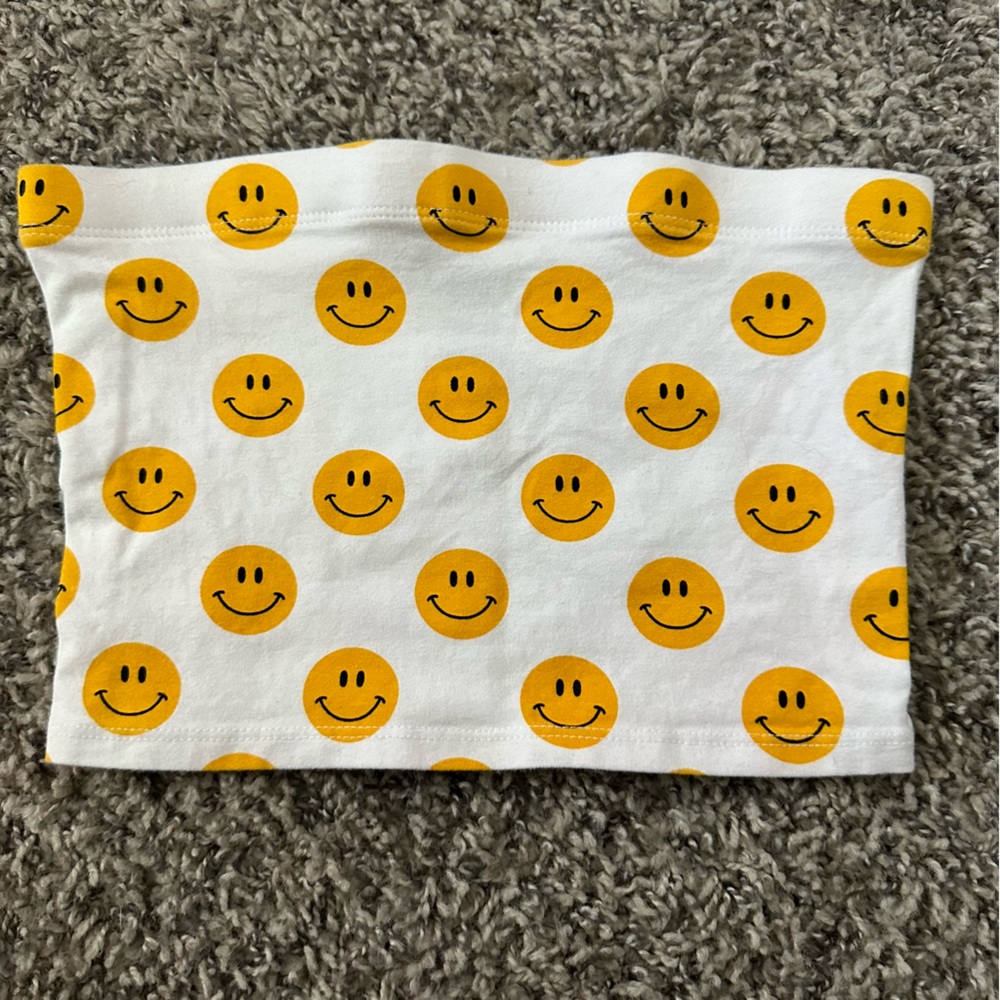 Forever 21 Smiley Cropped Top